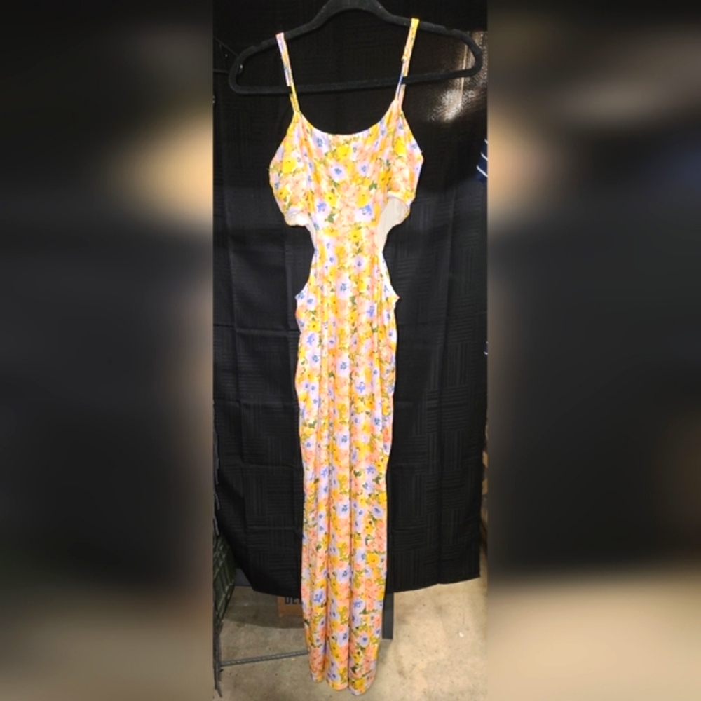 EUC Fore Elegant Floral Cutout Maxi Dress